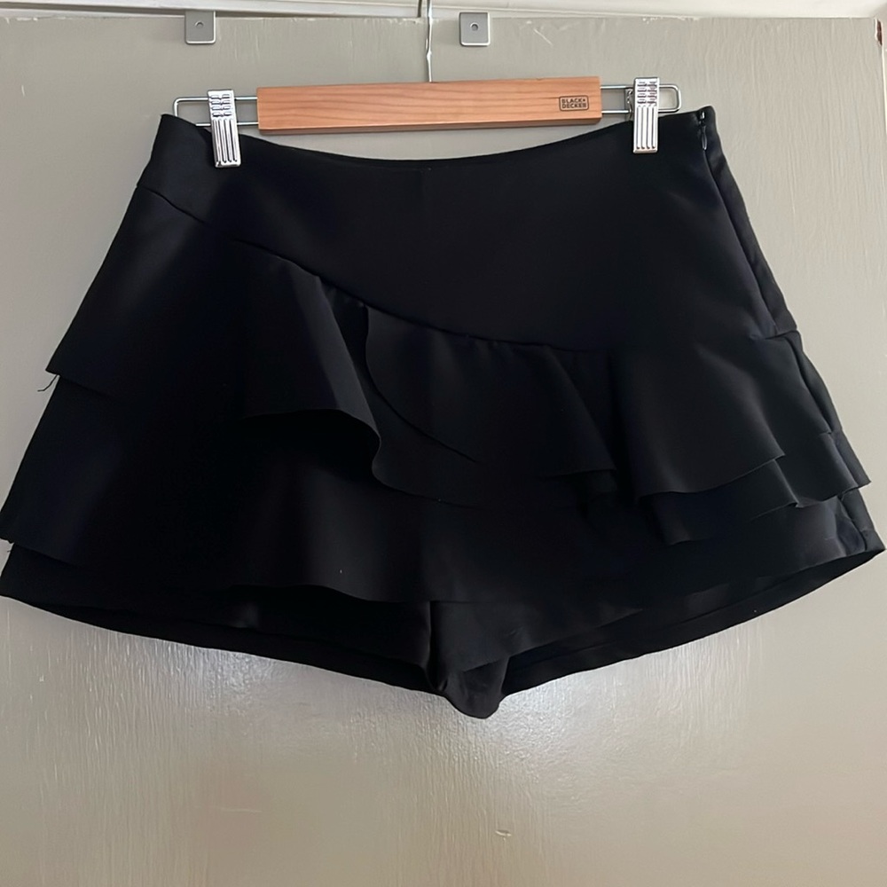 DO+BE Black Ruffled Mini Skort